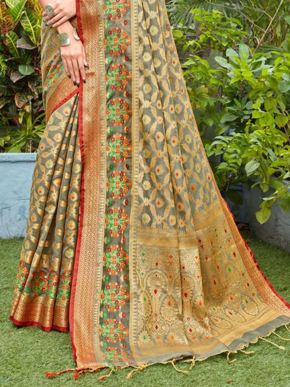 Odette Women Grey Elegant Cotton Silk Weaving Designer Saree With Unstitched Blouse